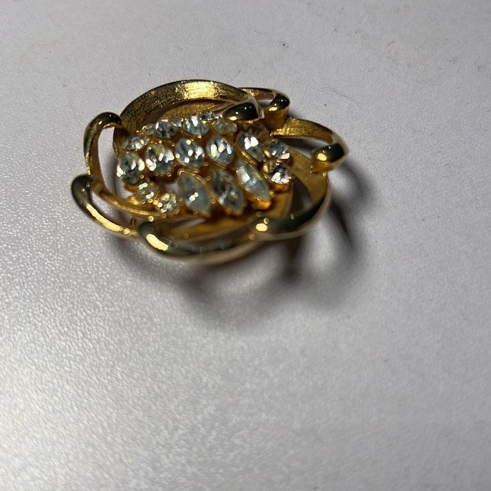 Beautiful BSK Rhinestone Brooch - Picture 2 of 3
